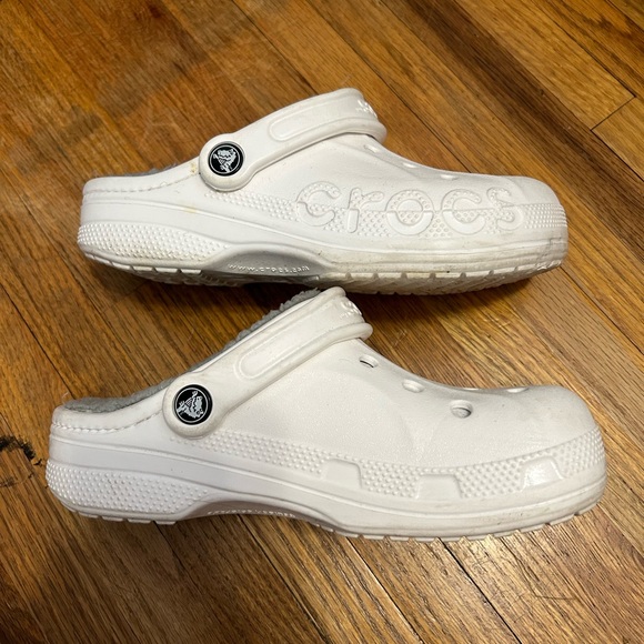 White Crocs/Grey Lining - Picture 3 of 4